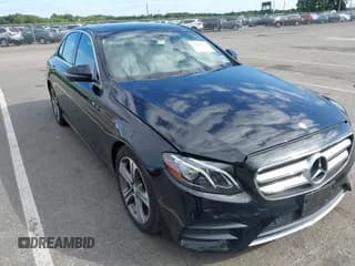 ✅ 2017 Mercedes-Benz E 300 Luxury • VIN: WDDZF4KB2HA135259 • Lot: 43011439. Wystawiony na IAAI z przebiegiem 123 502 mil. Bezpłatny archiwum sprzedaży aukcyjnych z USA i szczegółowy raport historii pojazdu na DreamBid. Zdjęcie 1.
