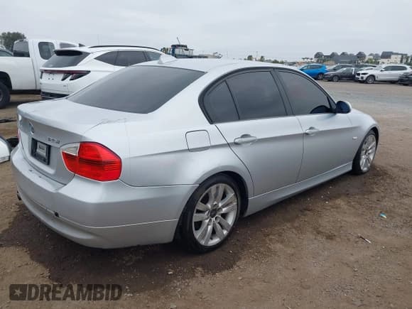 ✅ 2006 BMW 3 Series 325i • VIN: WBAVB13586KR56737 • Lot: 42321253. Listed on IAAI with 226,615 mi. Free auction sales archive from the USA and detailed vehicle history report at DreamBid. Image 4.