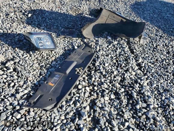 ✅ 2020 GMC Yukon Denali • VIN: 1GKS1CKJ2LR175108 • Lot: 47626985. Listed on Copart with 73,397 mi. Free auction sales archive from the USA and detailed vehicle history report at DreamBid. Image 15.