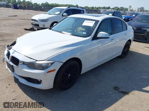 ✅ 2015 BMW 3 Series 328i • VIN: WBA3A5G56FNS83909 • Lot: 42931894. Wystawiony na IAAI z przebiegiem 131 937 mil. Bezpłatny archiwum sprzedaży aukcyjnych z USA i szczegółowy raport historii pojazdu na DreamBid. Zdjęcie 17.