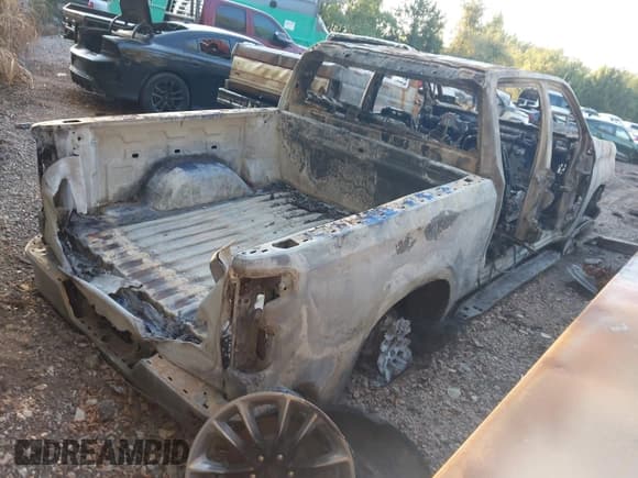 ✅ 2019 Chevrolet Silverado 1500 LT • VIN: 3GCUYDED7KG131387 • Lot: 43347668. Wystawiony na IAAI z przebiegiem Nie podano. Bezpłatny archiwum sprzedaży aukcyjnych z USA i szczegółowy raport historii pojazdu na DreamBid. Zdjęcie 4.