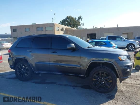 ✅ 2017 Jeep Grand Cherokee Altitude • VIN: 1C4RJEAG6HC788886 • Лот: 42619175. Опубликован ранее на IAAI с пробегом 108 165 миль. Бесплатный доступ к архиву аукционных продаж из США и подробный отчёт об истории автомобиля на DreamBid. Изображение 13.
