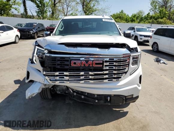 ✅ 2025 GMC Sierra 1500 Denali • VIN: 3GTUUGED6SG121818 • Лот: 54725255. Опубликован ранее на Copart с пробегом 6 919 миль. Бесплатный доступ к архиву аукционных продаж из США и подробный отчёт об истории автомобиля на DreamBid. Изображение 5.