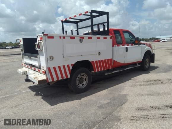 ✅ 2016 Ford F-250 XL • VIN: 1FD7X2B67GEC87420 • Lot: 42014966. Wystawiony na IAAI z przebiegiem Nie podano. Bezpłatny archiwum sprzedaży aukcyjnych z USA i szczegółowy raport historii pojazdu na DreamBid. Zdjęcie 4.