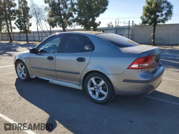 ✅ 2004 Saab 9-3 • VIN: YS3FD49Y641040459 • Lot: 85388724. Wystawiony na Copart z przebiegiem 231 756 mil. Bezpłatny archiwum sprzedaży aukcyjnych z USA i szczegółowy raport historii pojazdu na DreamBid. Zdjęcie 2.