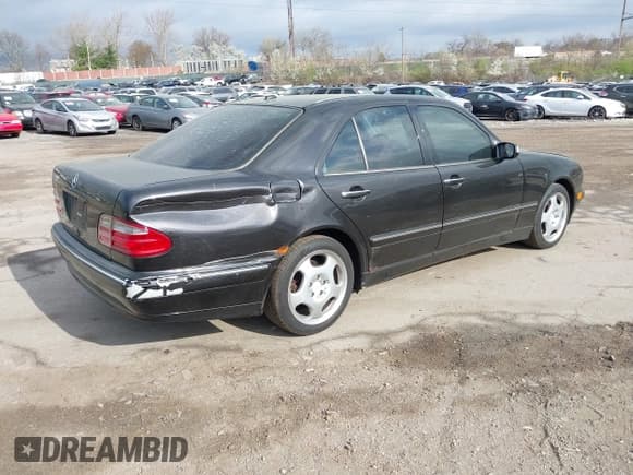 ✅ 2001 Mercedes-Benz E 320 • VIN: WDBJF70J51B232005 • Lot: 41912486. Listed on IAAI with 148,485 mi. Free auction sales archive from the USA and detailed vehicle history report at DreamBid. Image 4.