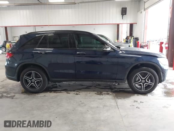 ✅ 2022 Mercedes-Benz GLC 300 • VIN: W1N0G8DBXNG027106 • Лот: 43561368. Опубликован ранее на IAAI с пробегом 18 237 миль. Бесплатный доступ к архиву аукционных продаж из США и подробный отчёт об истории автомобиля на DreamBid. Изображение 13.
