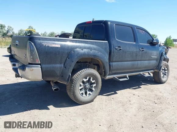 ✅ 2012 Toyota Tacoma PreRunner • VIN: 3TMJU4GN8CM136850 • Lot: 42767423. Listed on IAAI with 128,151 mi. Free auction sales archive from the USA and detailed vehicle history report at DreamBid. Image 4.