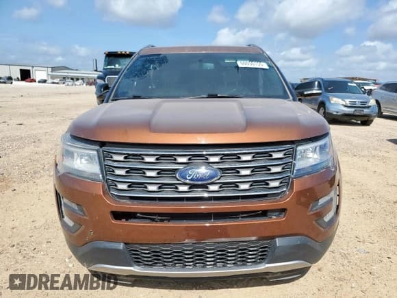 ✅ 2017 Ford Explorer XLT • VIN: 1FM5K7DH4HGD98501 • Lot: 62867825. Wystawiony na Copart z przebiegiem 141 062 mil. Bezpłatny archiwum sprzedaży aukcyjnych z USA i szczegółowy raport historii pojazdu na DreamBid. Zdjęcie 5.