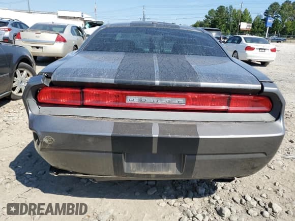 ✅ 2011 Dodge Challenger • VIN: 2B3CJ4DG8BH604257 • Lot: 72248214. Wystawiony na Copart z przebiegiem 175 404 mil. Bezpłatny archiwum sprzedaży aukcyjnych z USA i szczegółowy raport historii pojazdu na DreamBid. Zdjęcie 6.