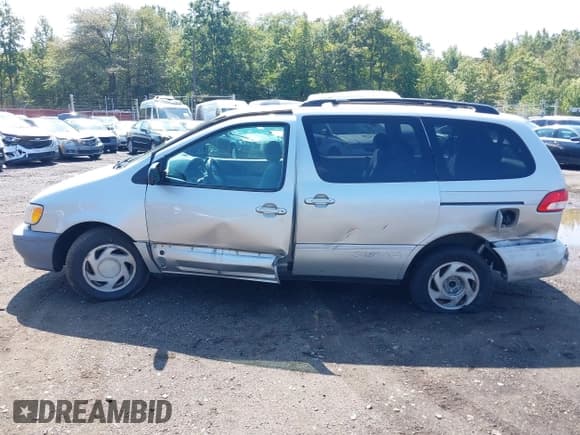 ✅ 2003 Toyota Sienna LE • VIN: 4T3ZF13C43U535740 • Lot: 43160504. Listed on IAAI with 133,134 mi. Free auction sales archive from the USA and detailed vehicle history report at DreamBid. Image 14.
