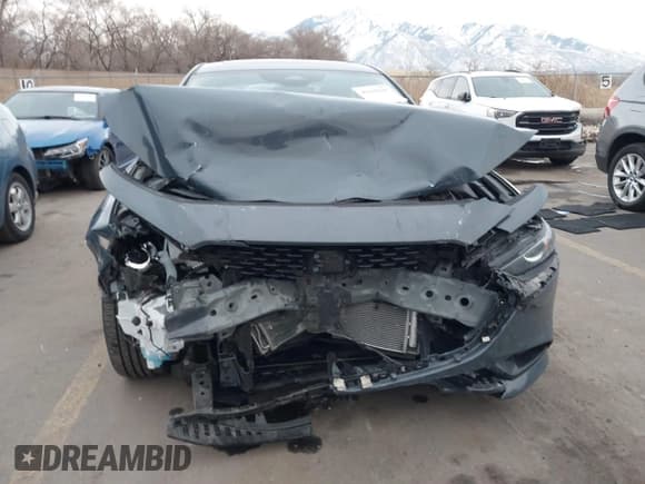 ✅ 2024 Mazda 3 S Carbon Edition • VIN: 3MZBPBCM9RM415159 • Lot: 41309145. Wystawiony na IAAI z przebiegiem 4 492 mil. Bezpłatny archiwum sprzedaży aukcyjnych z USA i szczegółowy raport historii pojazdu na DreamBid. Zdjęcie 13.