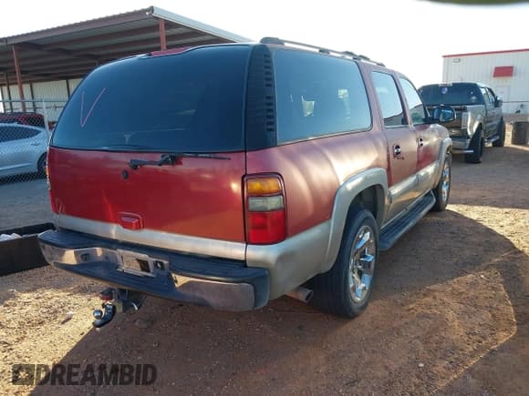 ✅ 2003 Chevrolet Suburban LT • VIN: 1GNEC16Z23J225910 • Lot: 43502082. Wystawiony na IAAI z przebiegiem 174 567 mil. Bezpłatny archiwum sprzedaży aukcyjnych z USA i szczegółowy raport historii pojazdu na DreamBid. Zdjęcie 4.