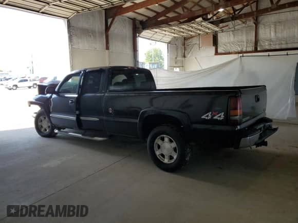 2005 GMC Sierra 1500 SLT with VIN 1GTEK19T95E168040, listed as a Copart auction lot 81080495 with 226,925 mi miles and Salvage title. Bid and sale history available at DreamBid. Image 2.