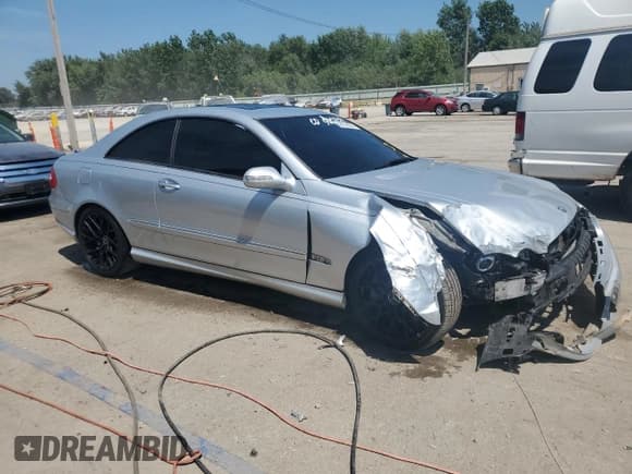 ✅ 2007 Mercedes-Benz CLK 550 • VIN: WDBTJ72H97F217137 • Lot: 68372655. Listed on Copart with 201,946 mi. Free auction sales archive from the USA and detailed vehicle history report at DreamBid. Image 4.