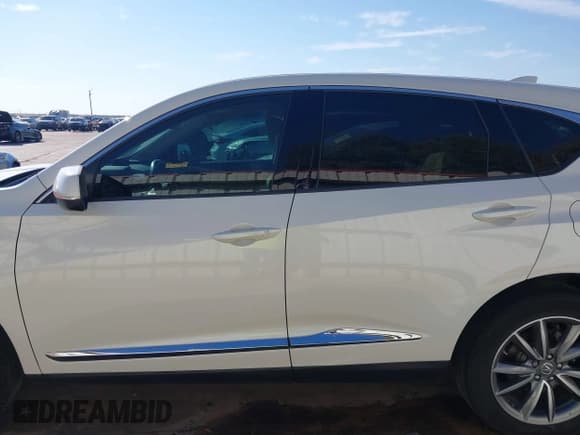 ✅ 2020 Acura RDX Technology • VIN: 5J8TC1H5XLL009562 • Lot: 43382861. Listed on IAAI with 32,563 mi. Free auction sales archive from the USA and detailed vehicle history report at DreamBid. Image 14.