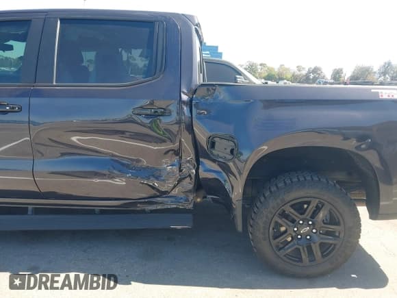 ✅ 2022 Chevrolet Silverado 1500 LT Trail Boss • VIN: 3GCUDFED4NG584362 • Lot: 42709596. Wystawiony na IAAI z przebiegiem 57 733 mil. Bezpłatny archiwum sprzedaży aukcyjnych z USA i szczegółowy raport historii pojazdu na DreamBid. Zdjęcie 6.