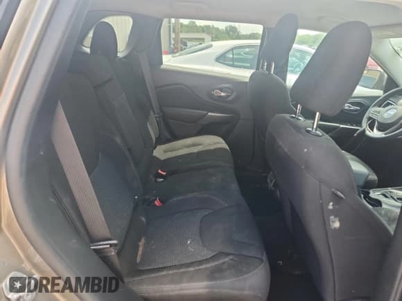 ✅ 2019 Jeep Cherokee Latitude • VIN: 1C4PJLCX0KD131785 • Лот: 67344605. Опубликован ранее на Copart с пробегом 79 051 миль. Бесплатный доступ к архиву аукционных продаж из США и подробный отчёт об истории автомобиля на DreamBid. Изображение 11.