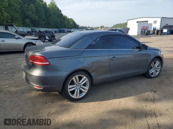 ✅ 2014 Volkswagen Eos Executive • VIN: WVWFW8AH4EV001514 • Lot: 61766495. Wystawiony na Copart z przebiegiem 120 695 mil. Bezpłatny archiwum sprzedaży aukcyjnych z USA i szczegółowy raport historii pojazdu na DreamBid. Zdjęcie 3.