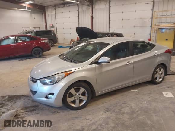 2013 Hyundai Elantra Limited z VIN KMHDH4AE1DU009702, wystawiony jako IAAI lot #43317233 z przebiegiem 211 882 mil mil oraz . Historia ofert i sprzedaży dostępna na DreamBid. Obrazek 2.