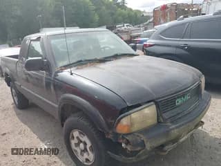 ✅ 2000 GMC Sonoma SLS • VIN: 1GTDT19W5Y8177243 • Lot: 42407731. Wystawiony na IAAI z przebiegiem 103 433 mil. Bezpłatny archiwum sprzedaży aukcyjnych z USA i szczegółowy raport historii pojazdu na DreamBid. Zdjęcie 1.