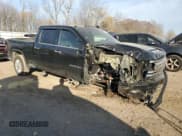 ✅ 2022 Chevrolet Silverado 2500HD High Country • VIN: 1GC4YREY8NF122025 • Lot: 92279435. Wystawiony na Copart z przebiegiem 17 312 mil. Bezpłatny archiwum sprzedaży aukcyjnych z USA i szczegółowy raport historii pojazdu na DreamBid. Zdjęcie 4.