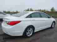 2013 Hyundai Sonata GLS z VIN 5NPEB4AC3DH568395, wystawiony jako IAAI lot #43452613 z przebiegiem 79 658 mil mil oraz . Historia ofert i sprzedaży dostępna na DreamBid. Obrazek 4.