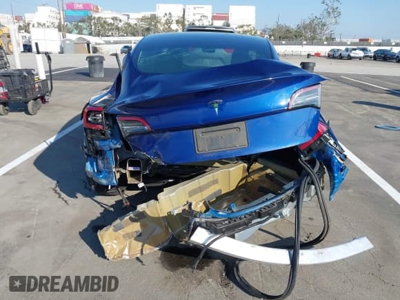 ✅ 2020 Tesla Model 3 Standard Range Plus • VIN: 5YJ3E1EA1LF631111 • Lot: 43606663. Wystawiony na IAAI z przebiegiem 33 536 mil. Bezpłatny archiwum sprzedaży aukcyjnych z USA i szczegółowy raport historii pojazdu na DreamBid. Zdjęcie 6.