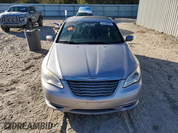 ✅ 2013 Chrysler 200 Touring • VIN: 1C3CCBBBXDN705562 • Lot: 91444945. Wystawiony na Copart z przebiegiem 132 093 mil. Bezpłatny archiwum sprzedaży aukcyjnych z USA i szczegółowy raport historii pojazdu na DreamBid. Zdjęcie 5.