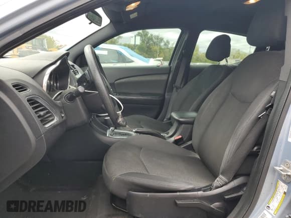 ✅ 2013 Dodge Avenger SE • VIN: 1C3CDZAB1DN567885 • Lot: 82324875. Listed on Copart with 123,323 mi. Free auction sales archive from the USA and detailed vehicle history report at DreamBid. Image 7.