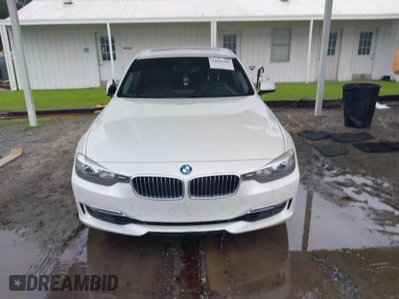 ✅ 2015 BMW 3 Series 328i • VIN: WBA3A5C59FF610240 • Lot: 43061305. Wystawiony na IAAI z przebiegiem 136 725 mil. Bezpłatny archiwum sprzedaży aukcyjnych z USA i szczegółowy raport historii pojazdu na DreamBid. Zdjęcie 12.