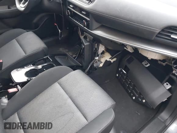 ✅ 2024 Nissan Rogue SV • VIN: JN8BT3BA8RW001886 • Lot: 43762770. Listed on IAAI with 49,383 mi. Free auction sales archive from the USA and detailed vehicle history report at DreamBid. Image 6.