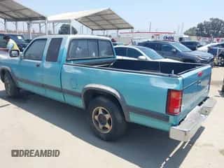 1995 Dodge Dakota z VIN 1B7GL23Y9SW925105, wystawiony jako IAAI lot #42460138 z przebiegiem 125 389 mil mil oraz . Historia ofert i sprzedaży dostępna na DreamBid. Obrazek 3.