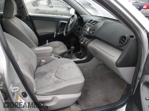 ✅ 2012 Toyota RAV4 • VIN: JTMBF4DV5C5053286 • Lot: 43867420. Listed on IAAI with 218,383 mi. Free auction sales archive from the USA and detailed vehicle history report at DreamBid. Image 5.
