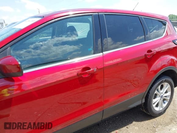 ✅ 2017 Ford Escape SE • VIN: 1FMCU9GD2HUD27367 • Lot: 42266185. Wystawiony na IAAI z przebiegiem 108 575 mil. Bezpłatny archiwum sprzedaży aukcyjnych z USA i szczegółowy raport historii pojazdu na DreamBid. Zdjęcie 14.