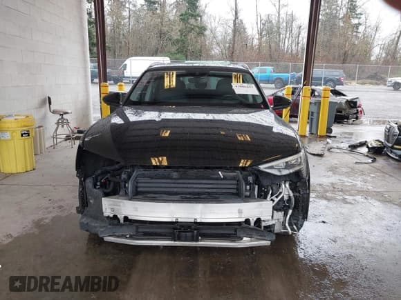 ✅ 2019 Audi e-tron Prestige • VIN: WA1VAAGE4KB006007 • Lot: 43886443. Wystawiony na IAAI z przebiegiem 40 764 mil. Bezpłatny archiwum sprzedaży aukcyjnych z USA i szczegółowy raport historii pojazdu na DreamBid. Zdjęcie 13.