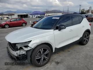 ✅ 2019 Volvo XC40 Momentum • VIN: YV4162XZ0K2004752 • Lot: 81333215. Wystawiony na Copart z przebiegiem 70 886 mil. Bezpłatny archiwum sprzedaży aukcyjnych z USA i szczegółowy raport historii pojazdu na DreamBid. Zdjęcie 1.