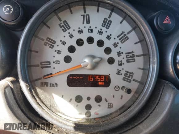 2006 MINI Hardtop с VIN WMWRC33566TJ76997, выставлен на аукционе Copart как лот 86726415 с пробегом 167 581 миль миль и Чистый • Clean title. История ставок и продаж доступна на DreamBid. Изображение 9.