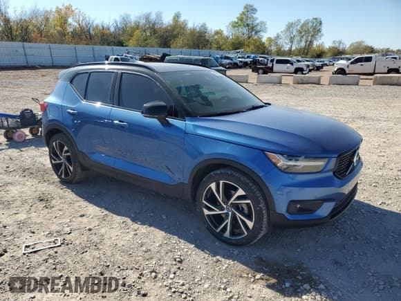 ✅ 2021 Volvo XC40 R-Design • VIN: YV4162UM9M2483779 • Lot: 90021825. Wystawiony na Copart z przebiegiem 25 784 mil. Bezpłatny archiwum sprzedaży aukcyjnych z USA i szczegółowy raport historii pojazdu na DreamBid. Zdjęcie 4.