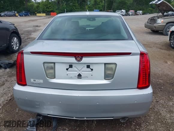 ✅ 2011 Cadillac STS RWD • VIN: 1G6DW6ED8B0127731 • Лот: 42778186. Опубликован ранее на IAAI с пробегом 103 192 миль. Бесплатный доступ к архиву аукционных продаж из США и подробный отчёт об истории автомобиля на DreamBid. Изображение 17.