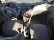 ✅ 2011 Kia Rio LX • VIN: KNADH4A38B6709010 • Lot: 86990075. Wystawiony na Copart z przebiegiem 55 480 mil. Bezpłatny archiwum sprzedaży aukcyjnych z USA i szczegółowy raport historii pojazdu na DreamBid. Zdjęcie 8.