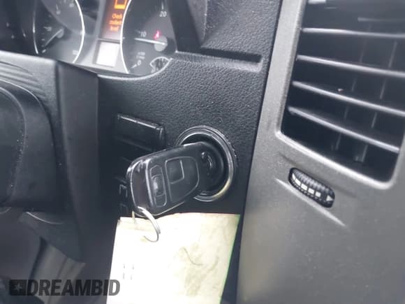 ✅ 2015 Mercedes-Benz Sprinter Passenger • VIN: WDZPE7DC7FP157196 • Lot: 43564964. Wystawiony na IAAI z przebiegiem 110 534 mil. Bezpłatny archiwum sprzedaży aukcyjnych z USA i szczegółowy raport historii pojazdu na DreamBid. Zdjęcie 11.