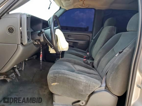 ✅ 2004 Chevrolet Silverado 1500 LS • VIN: 2GCEC13TX41247187 • Лот: 61547835. Опубликован ранее на Copart с пробегом 175 451 миль. Бесплатный доступ к архиву аукционных продаж из США и подробный отчёт об истории автомобиля на DreamBid. Изображение 7.