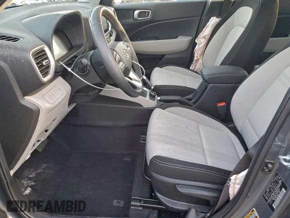 ✅ 2025 Hyundai Venue SEL • VIN: KMHRC8A37SU404443 • Lot: 94444105. Listed on Copart with 3,535 mi. Free auction sales archive from the USA and detailed vehicle history report at DreamBid. Image 7.