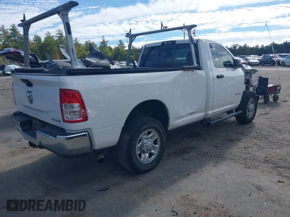 ✅ 2022 Ram 2500 Tradesman • VIN: 3C6MR5AJ3NG139397 • Lot: 43267574. Wystawiony na IAAI z przebiegiem 36 655 mil. Bezpłatny archiwum sprzedaży aukcyjnych z USA i szczegółowy raport historii pojazdu na DreamBid. Zdjęcie 4.