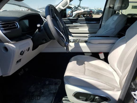 ✅ 2022 Jeep Wagoneer Series I • VIN: 1C4SJVAT0NS184248 • Лот: 69210285. Опубликован ранее на Copart с пробегом 50 851 миль. Бесплатный доступ к архиву аукционных продаж из США и подробный отчёт об истории автомобиля на DreamBid. Изображение 7.