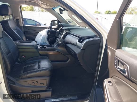 ✅ 2015 Chevrolet Suburban LT • VIN: 1GNSCJKC5FR657837 • Lot: 43414855. Wystawiony na IAAI z przebiegiem 168 264 mil. Bezpłatny archiwum sprzedaży aukcyjnych z USA i szczegółowy raport historii pojazdu na DreamBid. Zdjęcie 5.