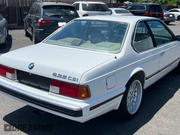 ✅ 1989 BMW 6 Series • VIN: WBAEC841XK3268986 • Lot: 86191995. Wystawiony na Copart z przebiegiem 105 424 mil. Bezpłatny archiwum sprzedaży aukcyjnych z USA i szczegółowy raport historii pojazdu na DreamBid. Zdjęcie 4.