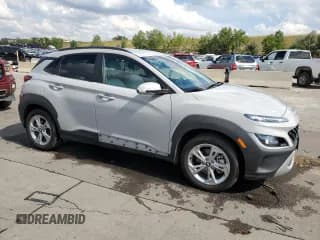 ✅ 2022 Hyundai Kona SEL • VIN: KM8K6CAB6NU910630 • Лот: 67076443. Опубликован ранее на Copart с пробегом 11 220 миль. Бесплатный доступ к архиву аукционных продаж из США и подробный отчёт об истории автомобиля на DreamBid. Изображение 4.