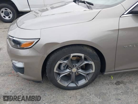 2024 Chevrolet Malibu LT z VIN 1G1ZD5ST1RF222162, wystawiony jako IAAI lot #43586715 z przebiegiem 38 518 mil mil oraz . Historia ofert i sprzedaży dostępna na DreamBid. Obrazek 6.